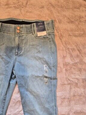 Apt. 9 Light Mid Rise Straight Jeans
